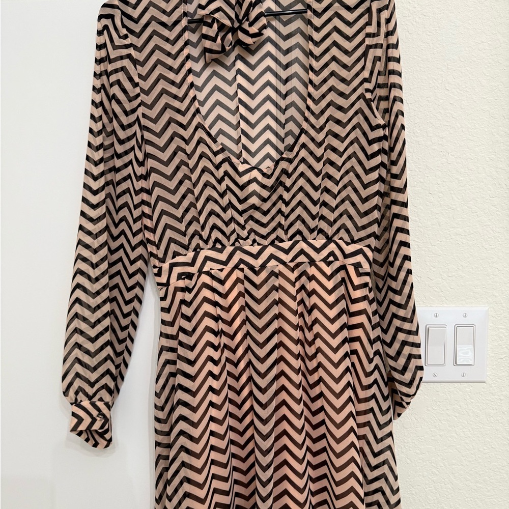 Forever 21 Black and Tan Chevron Long Sleeve Dress - Picture 4 of 4